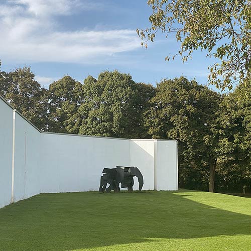 kunstinstallation af en elefant